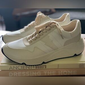 WHITE RAVEN Sneaker, Size 7 Women’s